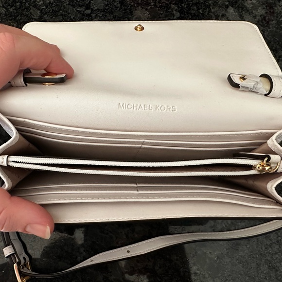 Michael Kors White Shoulder Bag with Gold Accents - Picture 2 of 6